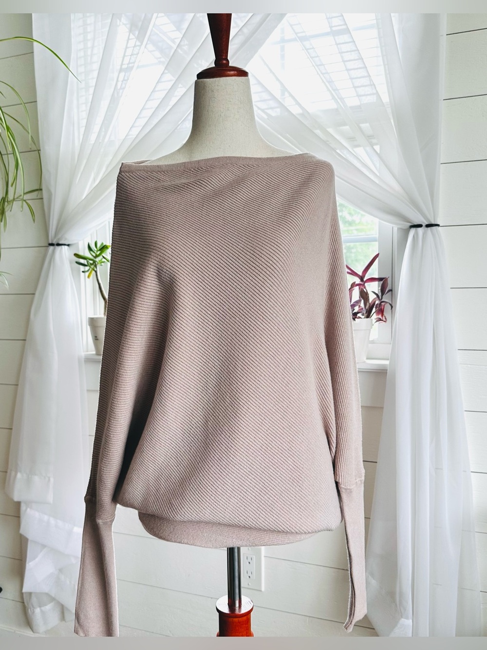 VICI Ribbed Dolman Sweater Beige Taupe Boat Neck Knit Top Size Small EUC